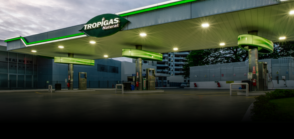 Seis hombres armados asaltaron camión de valores y estación Tropigas, en Monte Plata