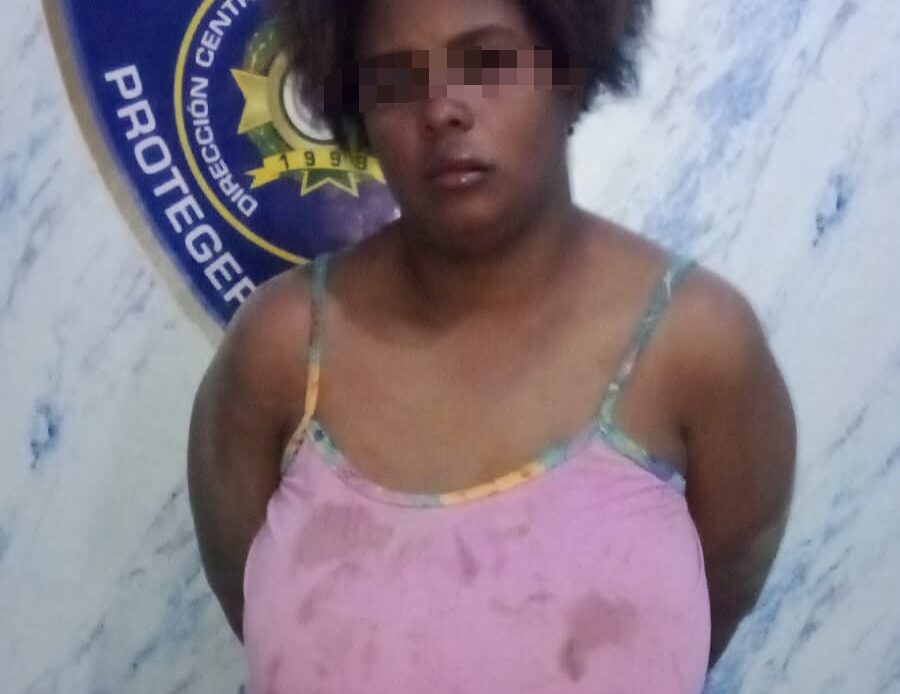 PN arresta a mujer acusada de causar la muerte de su pareja en Los Guaricanos