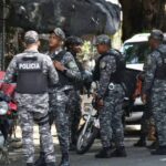 Reforma policial prohíbe revisar genitales y elimina rango de raso