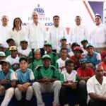 Abinader entrega remozado un estadio de beisbol en Samaná