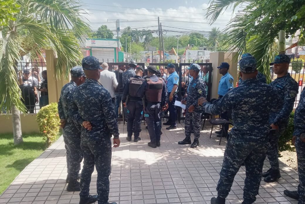 Dictan tres meses de prisión preventiva contra sargento acusada del homicidio de su suegra en Azua