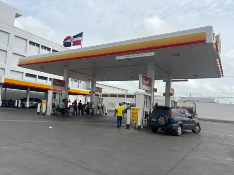 Usuarios rechazan posible retiro de verifones en estaciones de combustibles; consideran la medida perjudicial