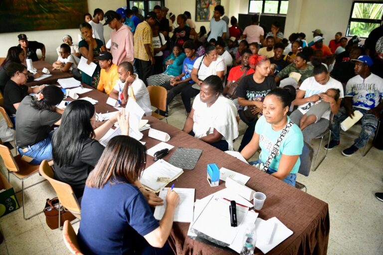 JCE beneficia a 1,762 ciudadanos en Bajos de Haina durante la "Semana de los Registros Civiles de AL y el Caribe"
