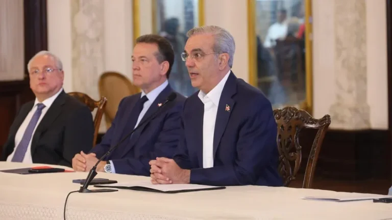 De la «formulita» a seis meses en Mivhed y ahora a la Cancillería: el legado de «Ito» Bisonó