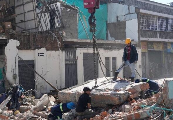 Sube 240 cifra muertes por sismo en Colombia