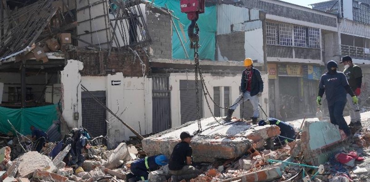 Sube 240 cifra muertes por sismo en Colombia