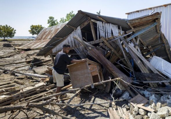 Indonesia ya suma 70 muertos y 22 mil evacuados por terremoto