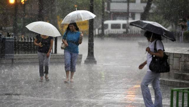 Onda tropical provocará lluvias y tronadas en la tarde, temperaturas seguirán calurosas