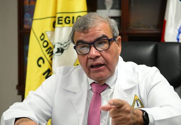 Senén Caba denuncia desempleo masivo entre médicos dominicanos: en "orfandad absoluta"