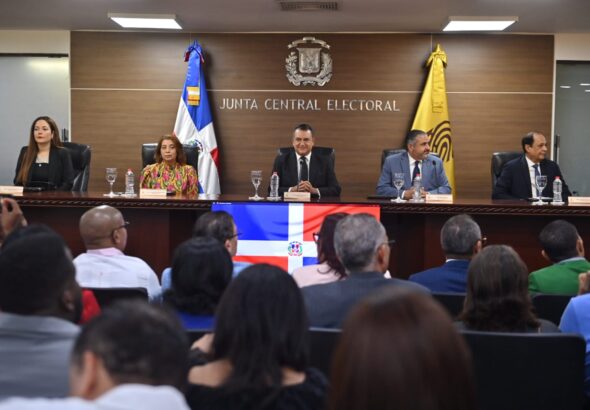 JCE reconoce a la cedulada número 3 millones y anuncia se elimina restricción del mes de cumpleaños para renovar cédula