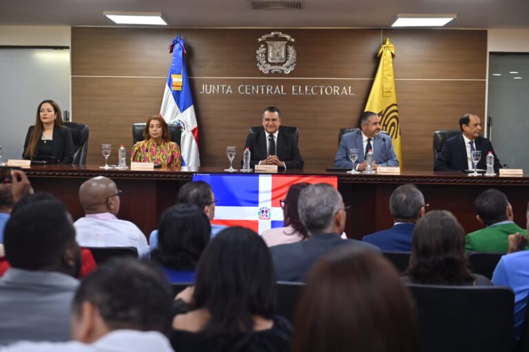 JCE reconoce a la cedulada número 3 millones y anuncia se elimina restricción del mes de cumpleaños para renovar cédula