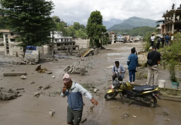 Aumentan a 903 los muertos y a 4.247 los desaparecidos por violenta riada en Nepal