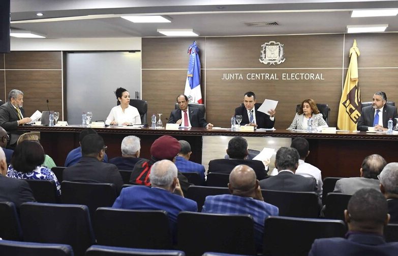 JCE abre proceso contra una empresa por difundir encuestas