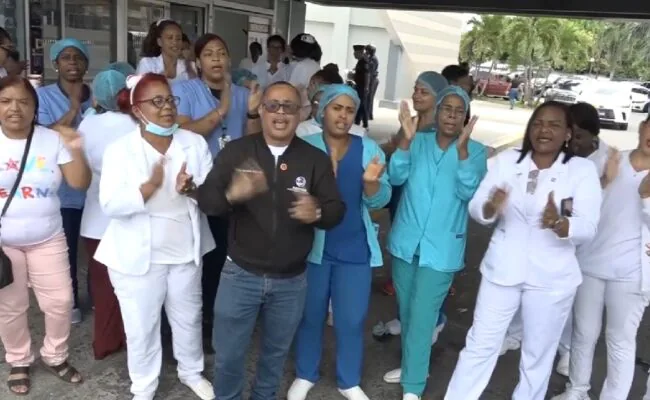 Gremios de enfermería amenazan con realizar paros en centros médicos de primer nivel