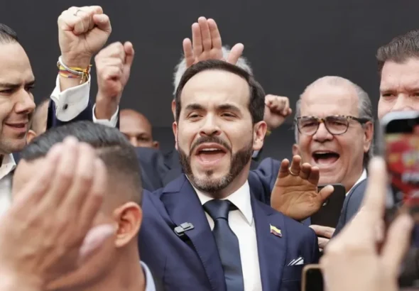 De la Espriella asume presidencia de Colombia con fuerte desafío fiscal y mejoras en empleo y pobreza