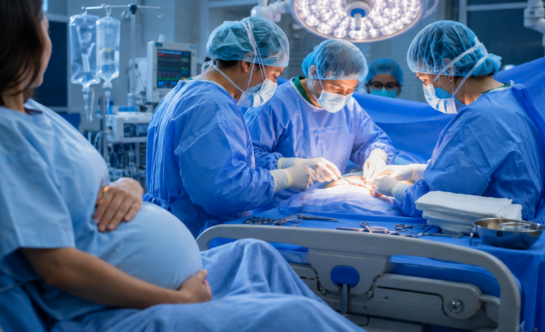 Por alta tasa de cesáreas, podrían duplicar pagos a médicos por partos vaginales
