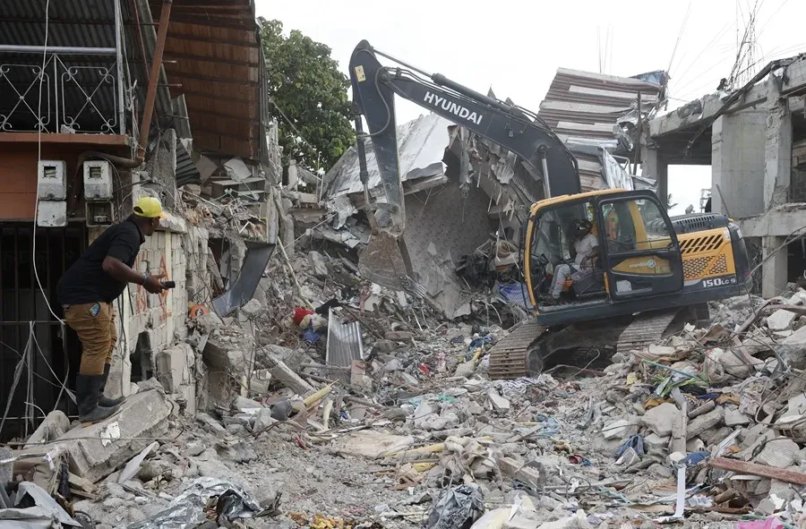 Al menos 329 fallecidos y 247 desaparecidos tras terremoto de Colombia