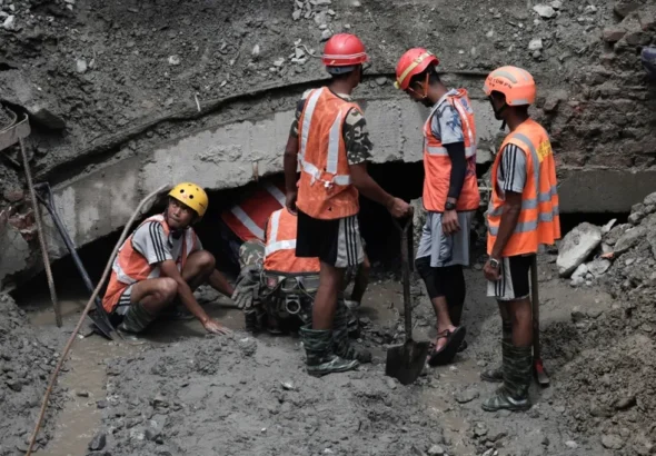 A nueve días de las inundaciones, rescatan dos personas de túneles de una central hidroeléctrica en Nepal