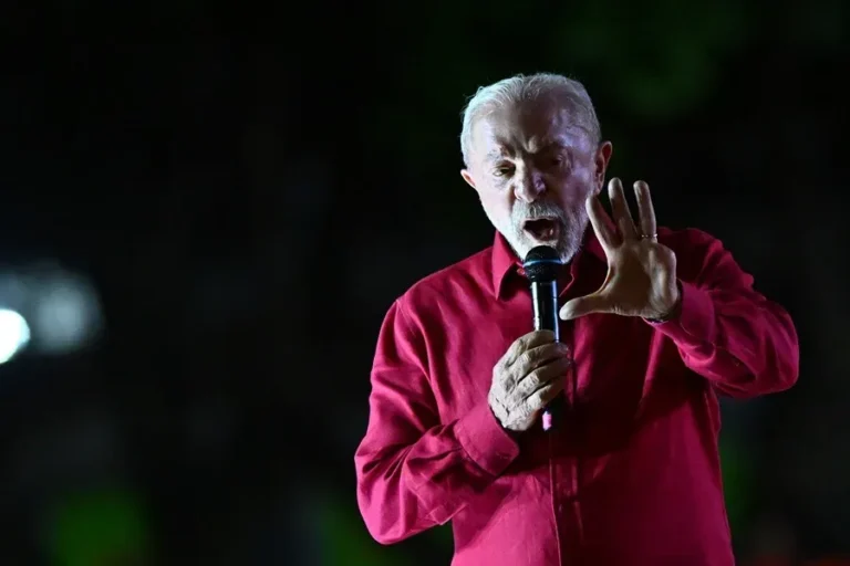 Lula dice que Flávio Bolsonaro «no va a escapar» de la justicia por el caso del banco Master