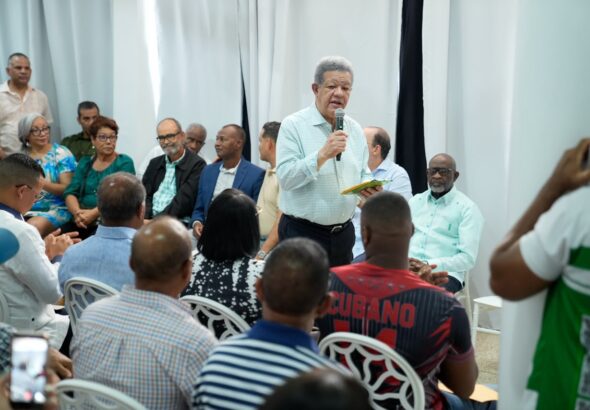 Leonel Fernández emplaza a funcionarios por crisis eléctrica: “Ustedes no están para quejarse, están para resolver”