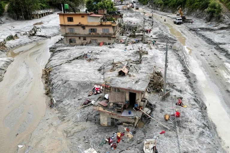 Sube a 1.252 el número de muertos en Nepal por el deslave