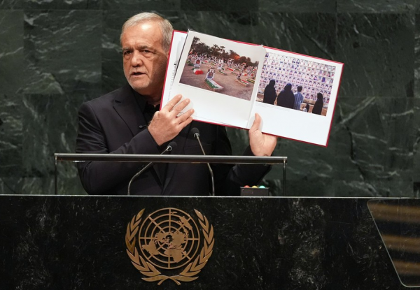 Presidente Irán muestra en ONU fotos niños víctimas ataques EU