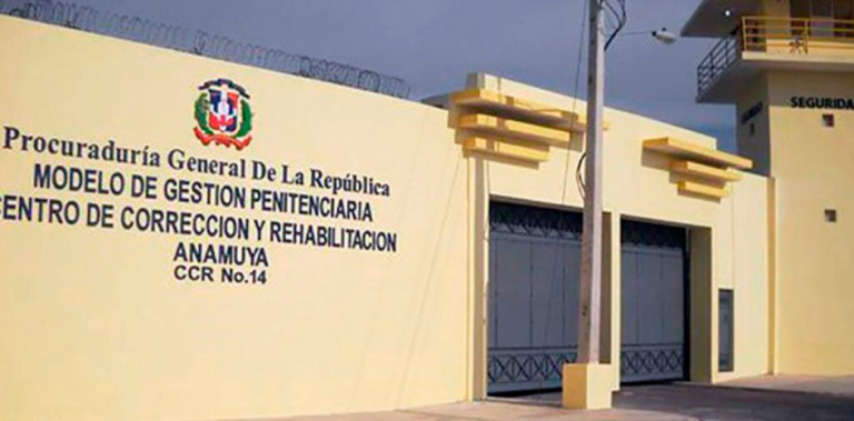 Ataca con una tijera a dos agentes penitenciarios durante ronda en Higüey