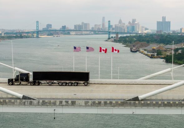 Canadá activa aranceles de represalia por US$20.000 millones y eleva tensión comercial con Trump