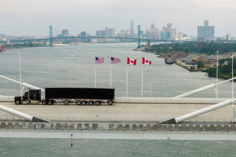 Canadá activa aranceles de represalia por US$20.000 millones y eleva tensión comercial con Trump