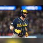 Cerveceros vencen a Dodgers con jonrones de Bauers y Chourio y se acercan a la Serie Mundial