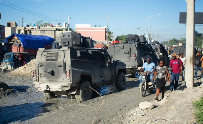 Soldados de El Salvador realizan primer patrullaje en Puerto Príncipe