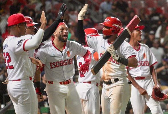 Estrellas vencen 8-3 al Licey y Escogido derrota 9-5 las Águilas