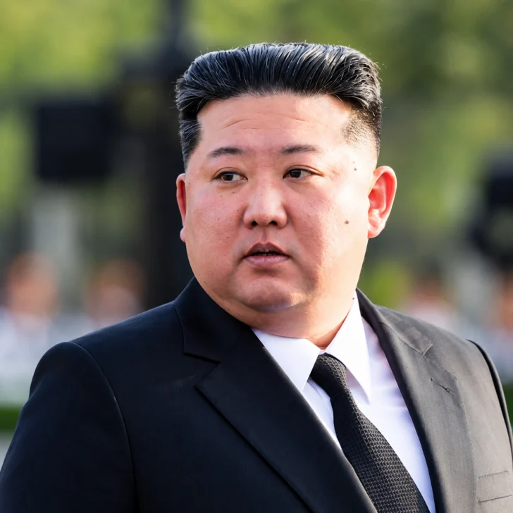 Kim Jong-un reaparece en fotografías tras rumores sobre su supuesta muerte