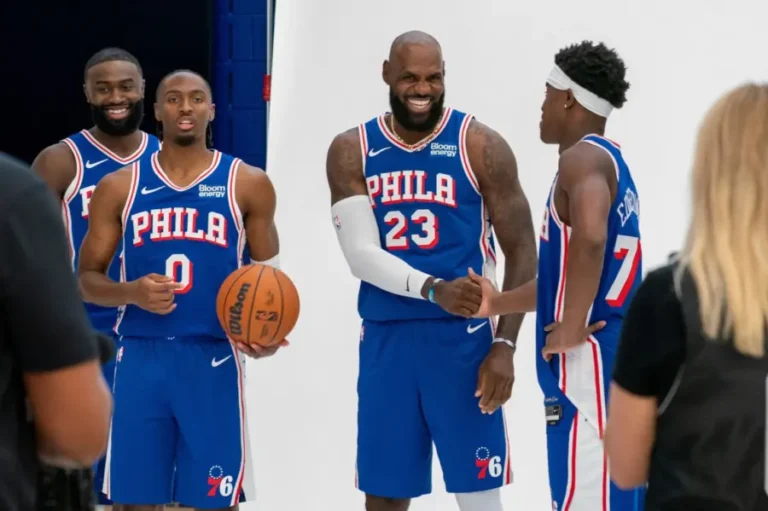 Lebron James comienza nueva aventura en Filadelfia con triunfo