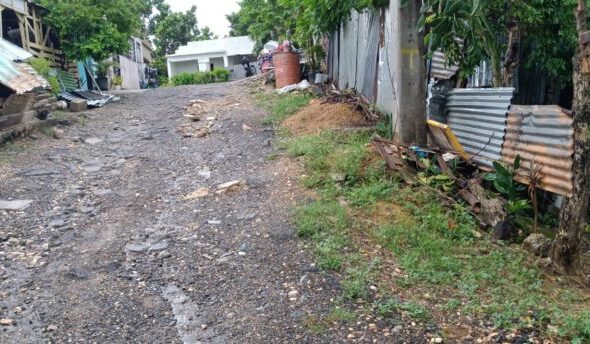 En Santa Bárbara, viven entre el olvido: sin asfalto, ni agua, ni iluminación