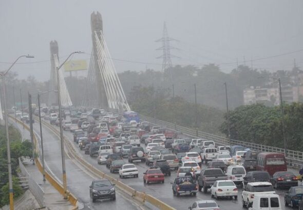 Vaguada provoca aguaceros y tormentas eléctricas en la RD