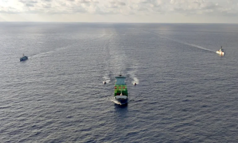 Guardacostas de EEUU interceptan en el Caribe un buque que transportaba combustible a Cuba