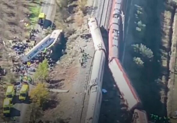 ESPAÑA: 30 muertos y decenas heridos al colisionar dos trenes