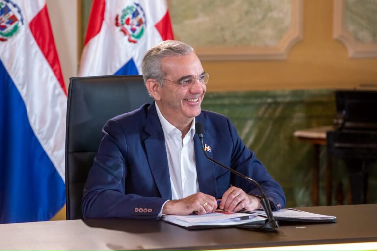 Abinader destaca reducción del déficit habitacional mientras Gobierno impulsa entrega de viviendas y construcción