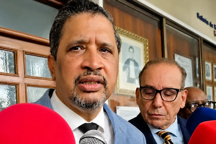 Abogados se querellan contra director de la Policía por presuntas ejecuciones extrajudiciales