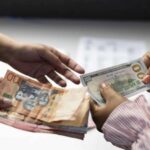 El dólar se sitúa en RD$61.68, tras repunte de 2.6 % frente al peso