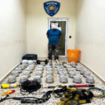 PN apresa hombre en La Vega y ocupa 42 medidores eléctricos durante allanamiento
