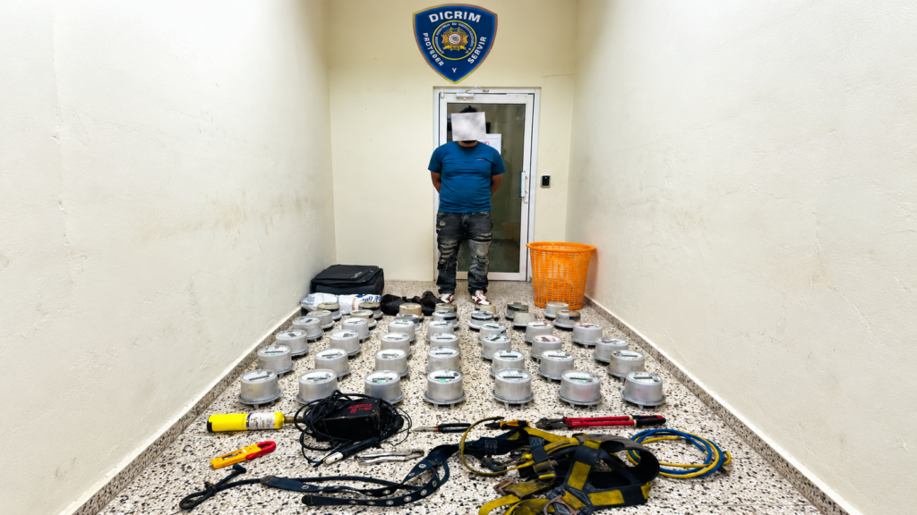 PN apresa hombre en La Vega y ocupa 42 medidores eléctricos durante allanamiento