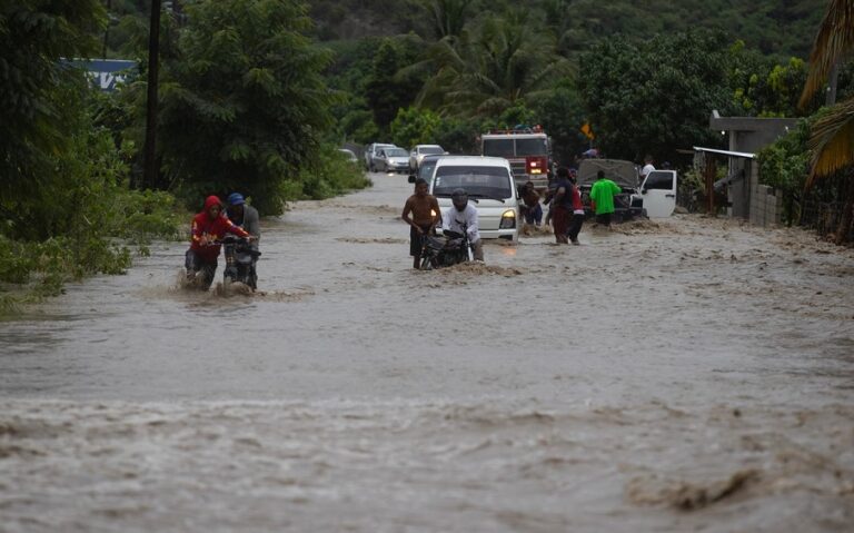 105 viviendas dañadas, 30 zonas incomunicadas en Dominicana