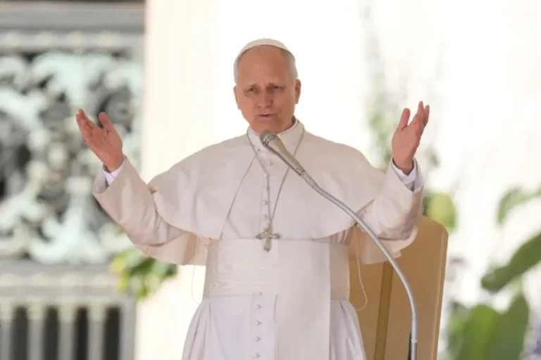 El papa muestra «una mejoría constante» y recupera autonomía tras su operación de pulmón