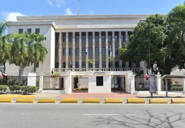 Minerd paga retroactivo al 99.29 % de los docentes que califican para el incentivo
