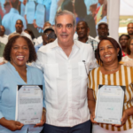 Abinader entregó 2,200 títulos de propiedad en Villa Altagracia este fin de semana