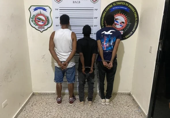 DNCD captura tres presuntos microtraficantes de la red de “El Cabo”, en La Vega