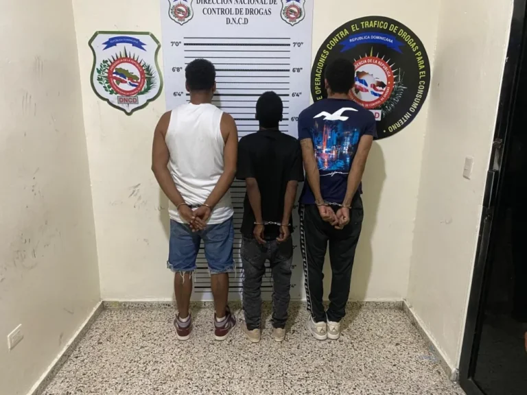 DNCD captura tres presuntos microtraficantes de la red de “El Cabo”, en La Vega
